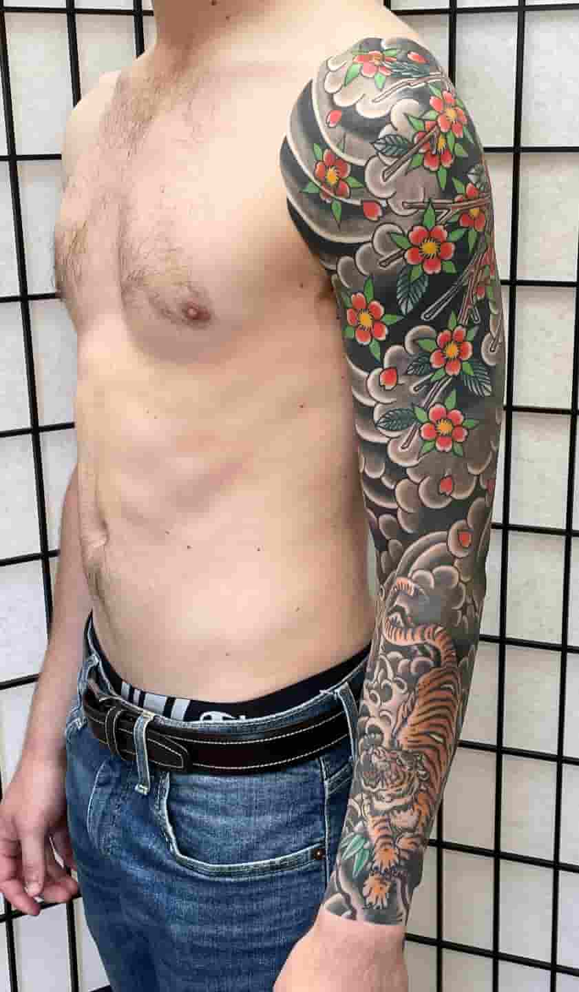 Cherry blossom tiger sleeve
